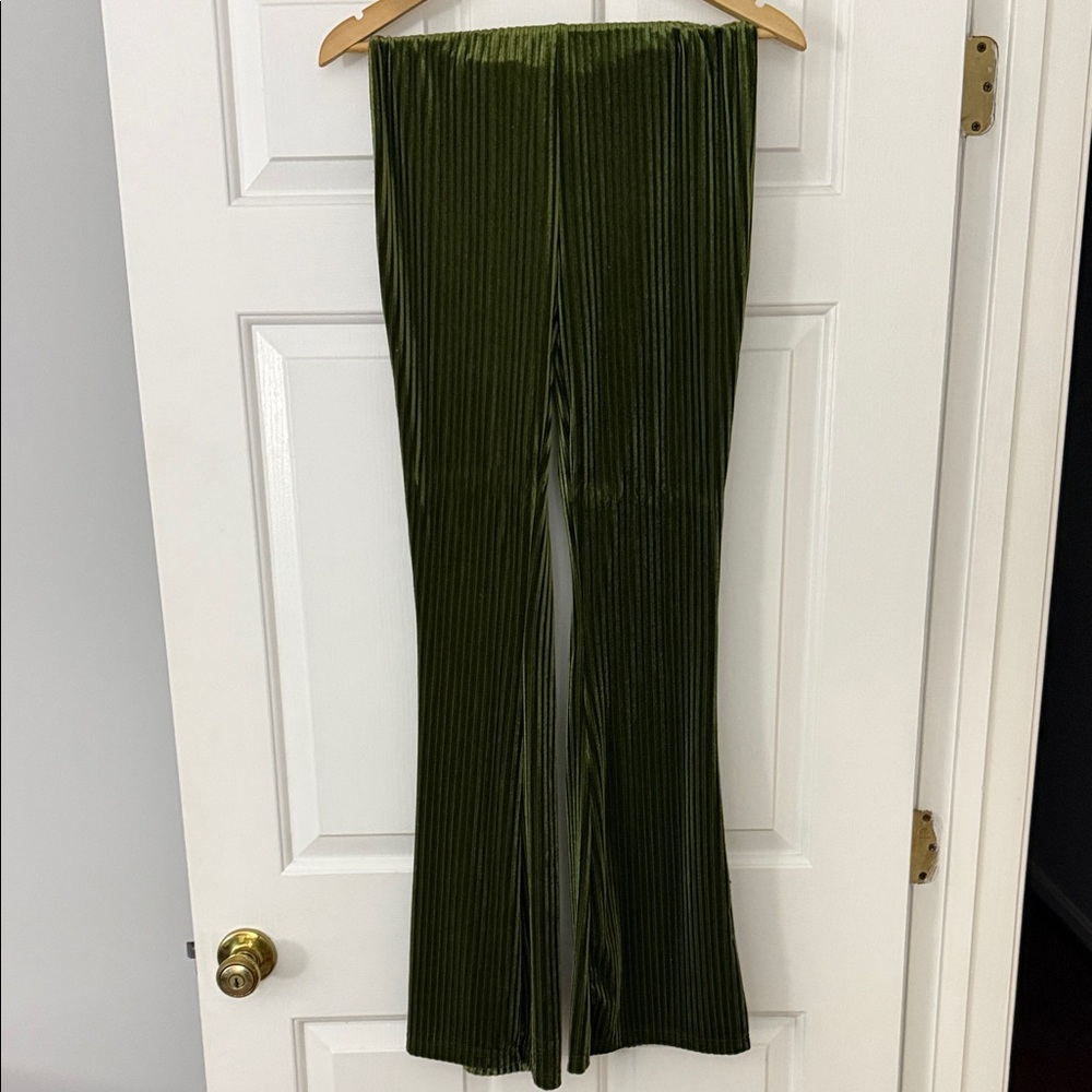 SHEIN Olive Green Pleated Flare Pants